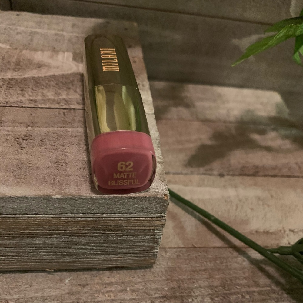 Milani lipstick matte blissful (62)